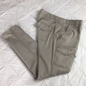 Loft Size 6 Julie fit tan pants w/ cute  pockets